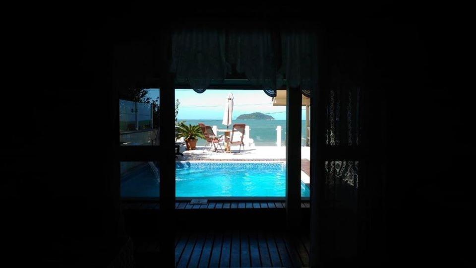 Mansao Ouro Verde Vlc Frente Para O Mar Com Piscina Piçarras Buitenkant foto